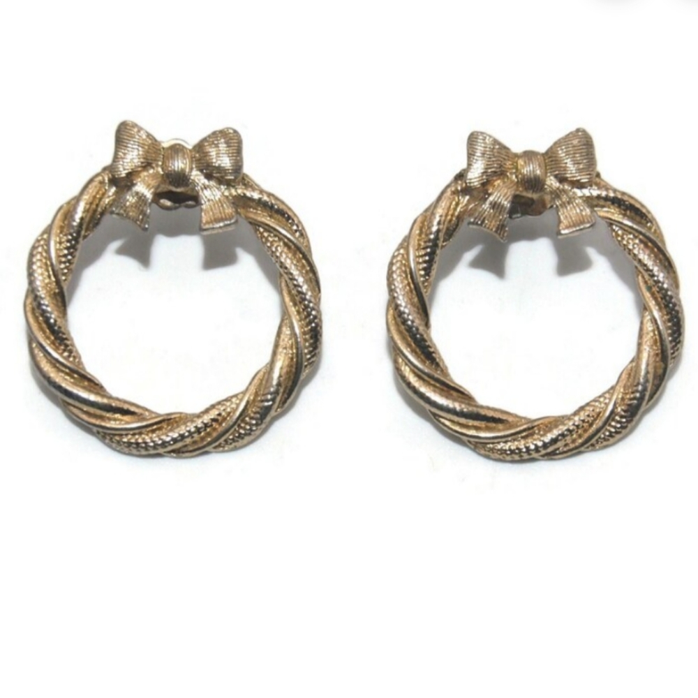 Vintage Avon Gold Tone Wreath with Bow Stud Earrings, Post Backs, Pierced Ears